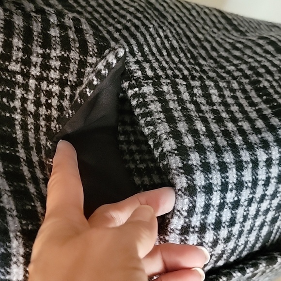 Old Navy, Size M, Soft-Brushed Oversized Blazer, Black, Gray-Blue Plaid, EUC - Picture 2 of 12